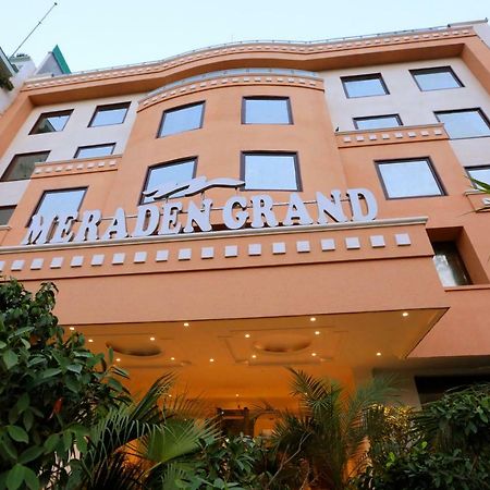 Hotel Meraden Grand Benares Buitenkant foto