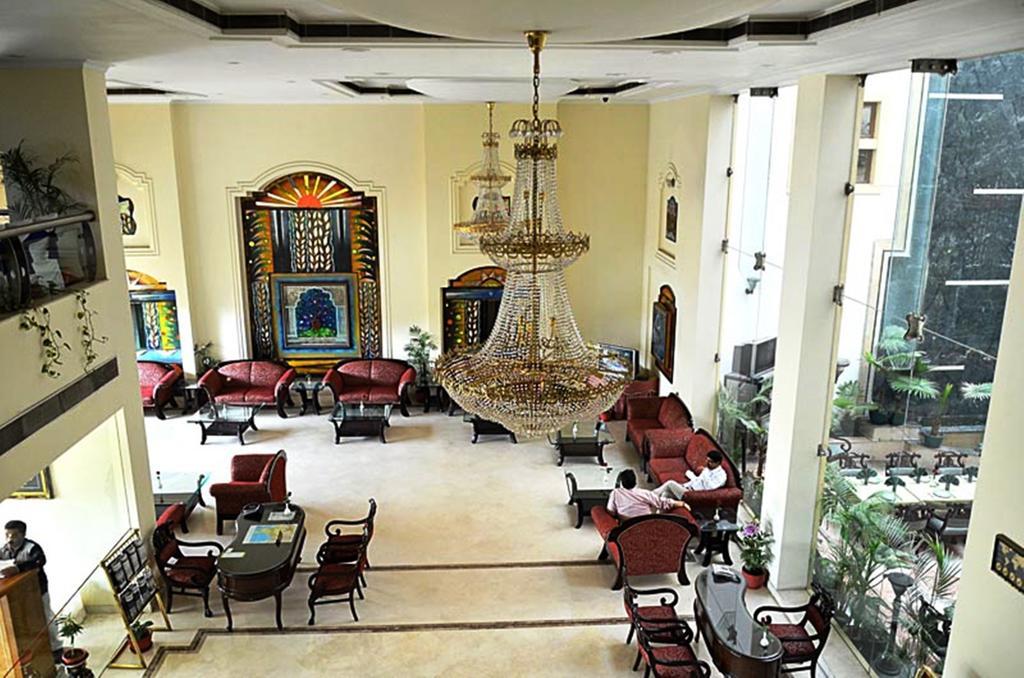 Hotel Meraden Grand Benares Buitenkant foto