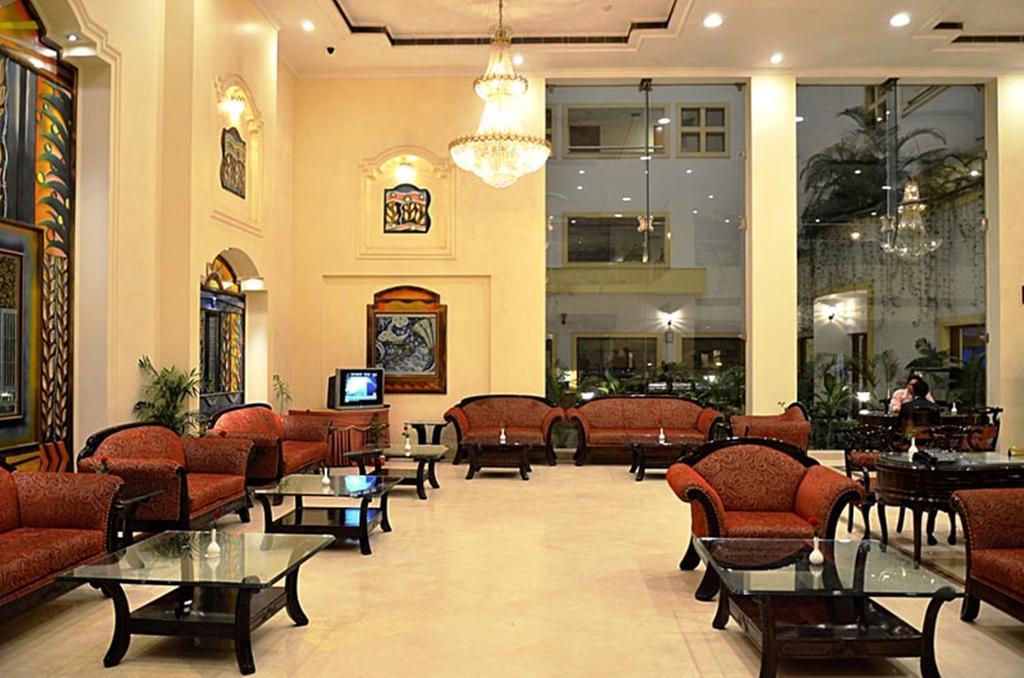 Hotel Meraden Grand Benares Buitenkant foto