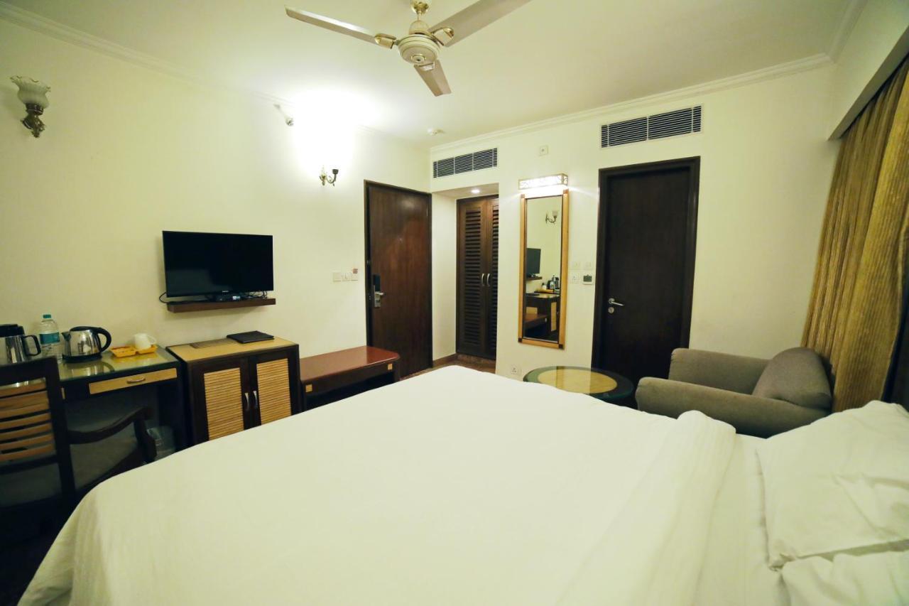 Hotel Meraden Grand Benares Buitenkant foto
