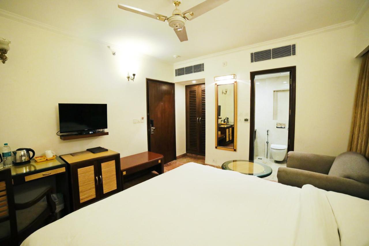 Hotel Meraden Grand Benares Buitenkant foto