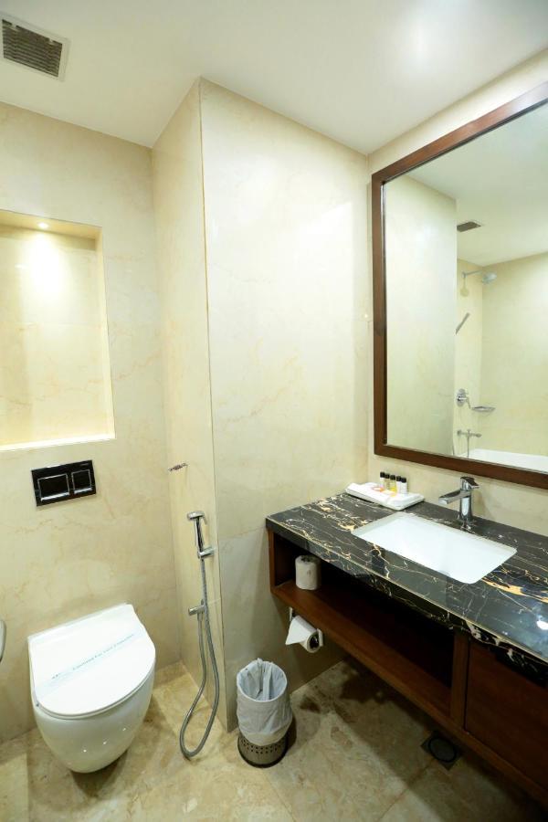 Hotel Meraden Grand Benares Buitenkant foto