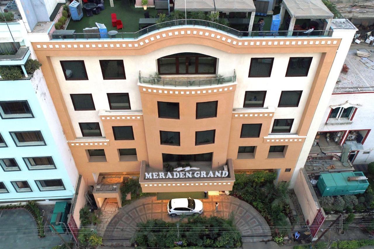 Hotel Meraden Grand Benares Buitenkant foto