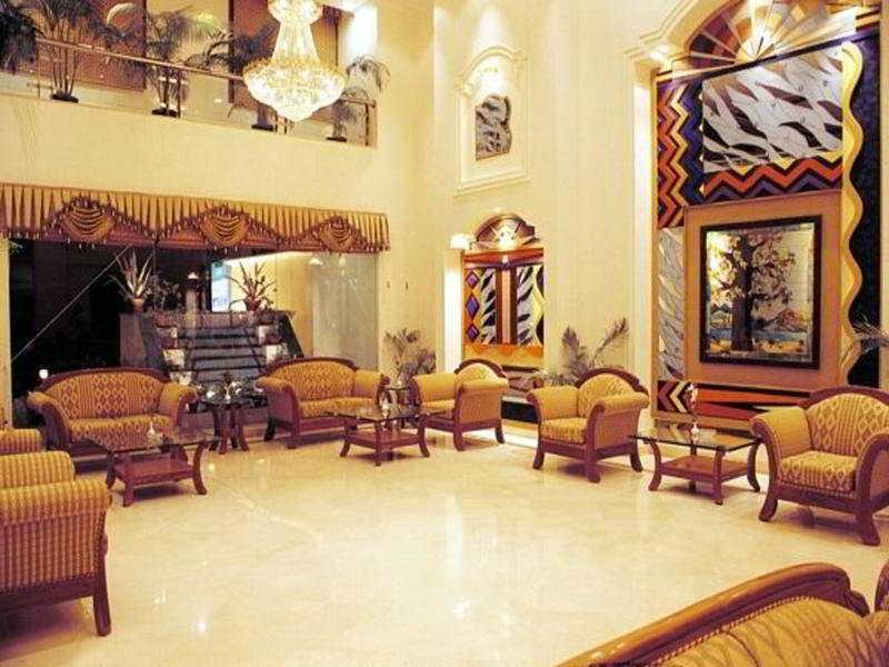 Hotel Meraden Grand Benares Buitenkant foto
