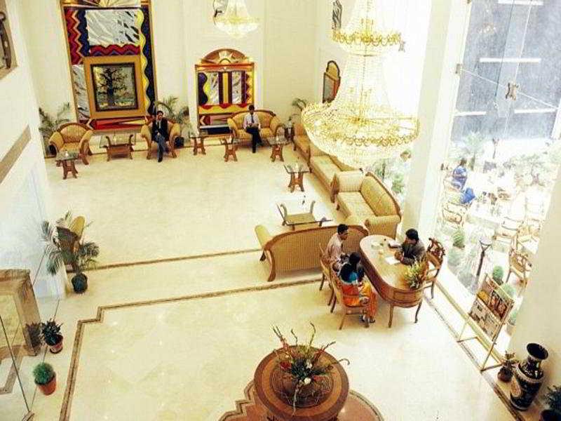 Hotel Meraden Grand Benares Buitenkant foto