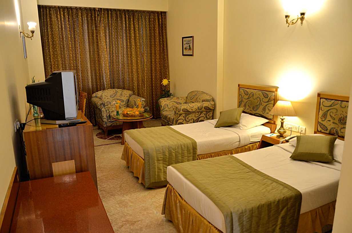 Hotel Meraden Grand Benares Buitenkant foto