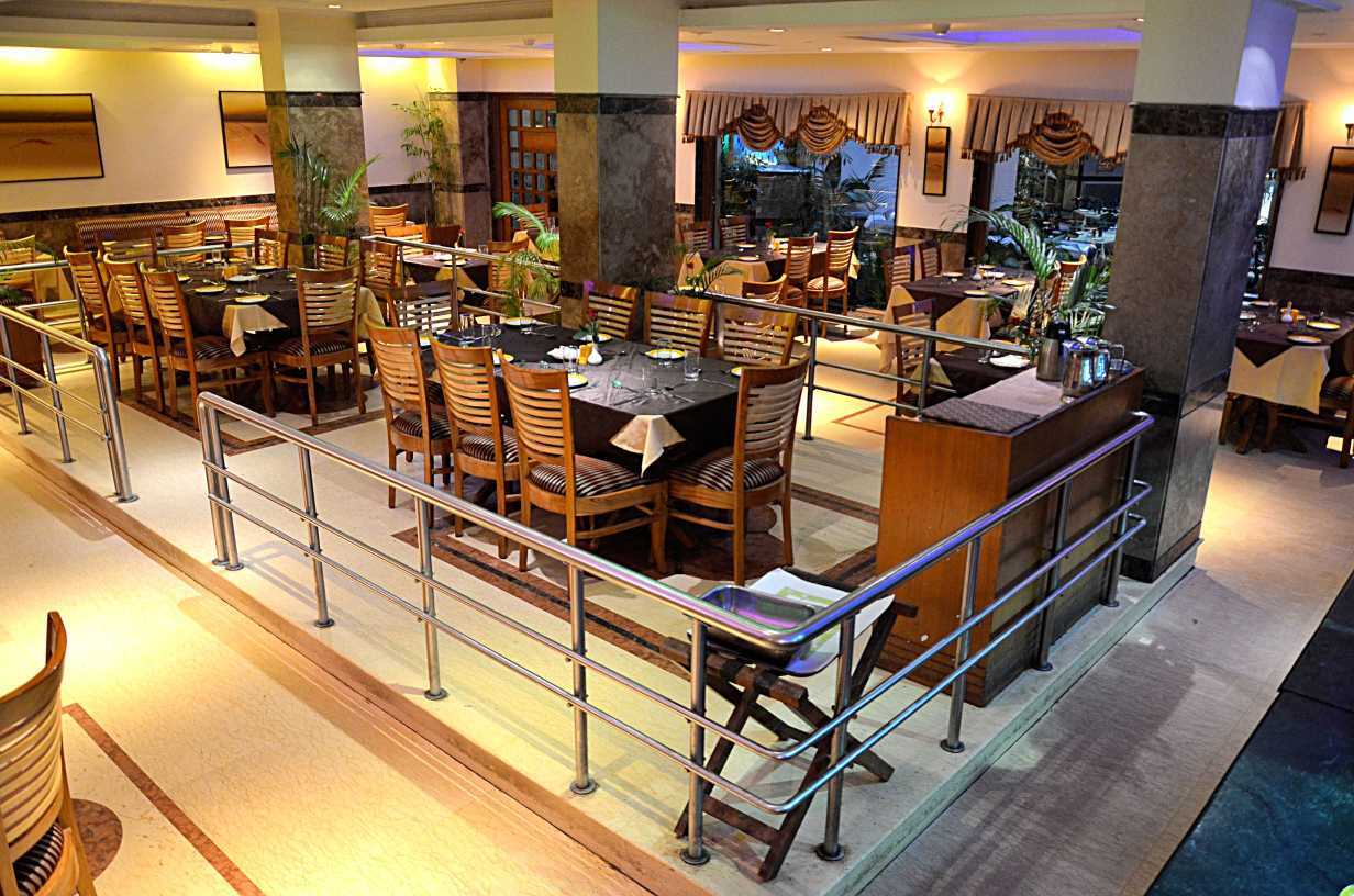 Hotel Meraden Grand Benares Buitenkant foto