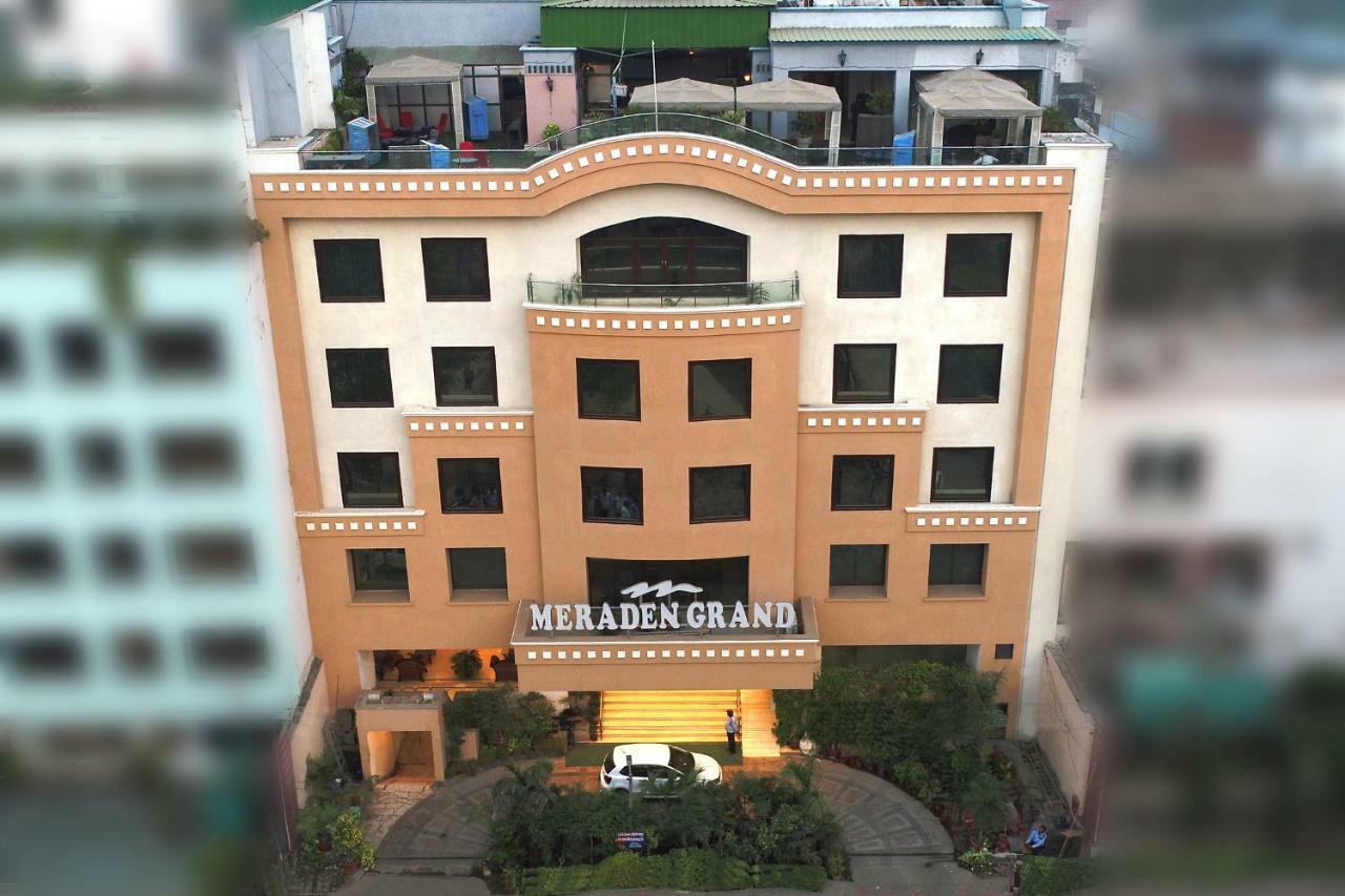 Hotel Meraden Grand Benares Buitenkant foto